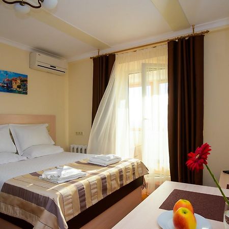 Aparthotel On Klinichna St. Kiev Exterior foto
